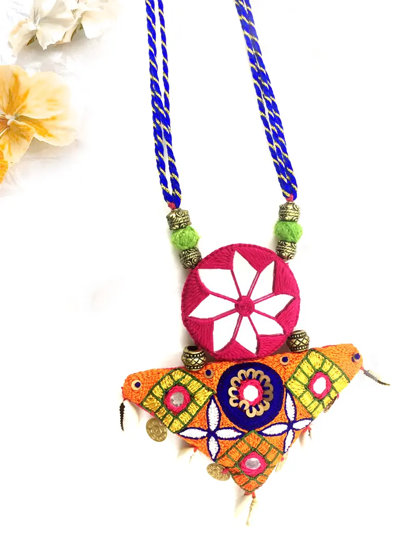 hand embroidered necklace 1